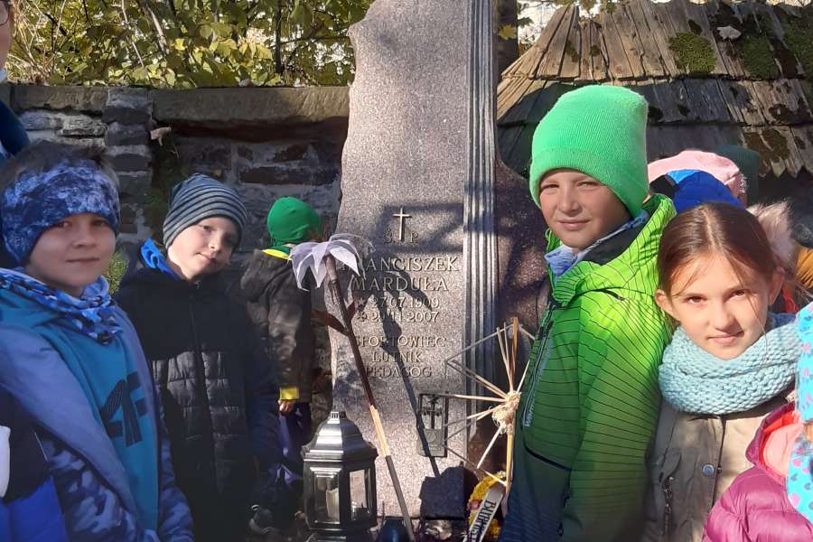 WYCIECZKA NA CMENTARZ KLAS 1 i 3