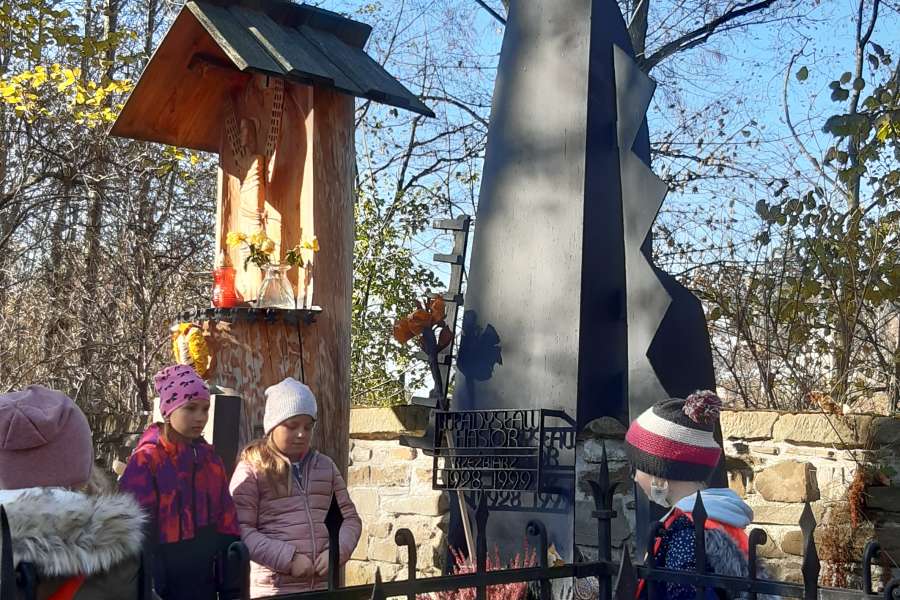 WYCIECZKA NA CMENTARZ KLAS 1 i 3