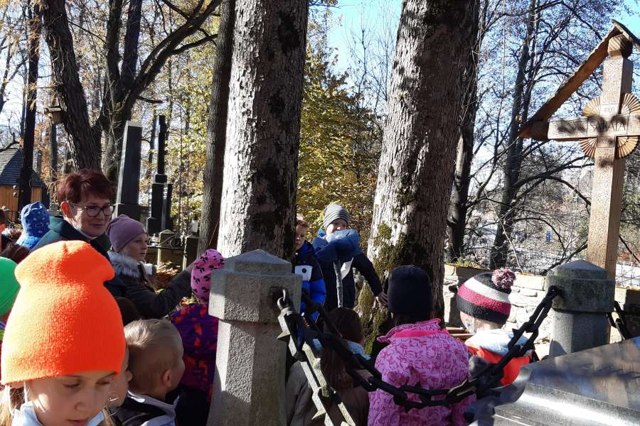 WYCIECZKA NA CMENTARZ KLAS 1 i 3