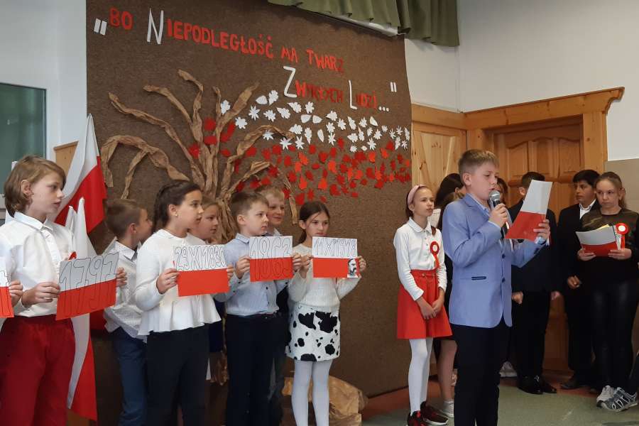 AKADEMIA Z OKAZJI 11 LISTOPADA NARODOWEGO ŚWIĘTA NIEPODLEGŁOŚCI