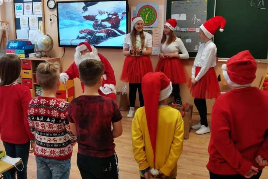 SPOTKANIE Z MIKOŁAJEM UCZNIÓW KLAS 1-321