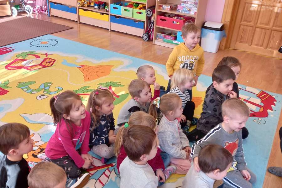 Czytanie bajki przez tatę Kacperka