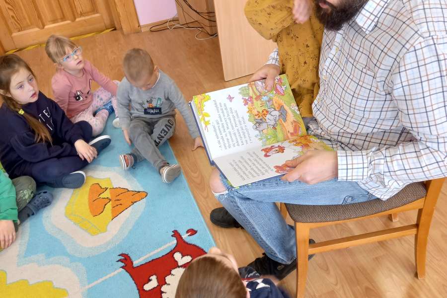 Czytanie_bajki_w_ramach_projektu_ Maly_miś-3-22