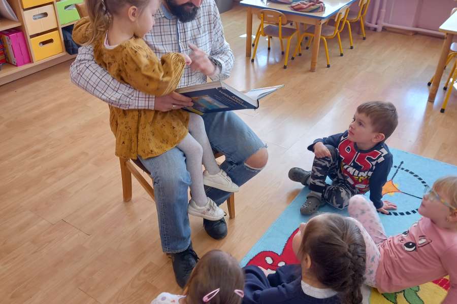 Czytanie_bajki_w_ramach_projektu_ Maly_miś-3-22