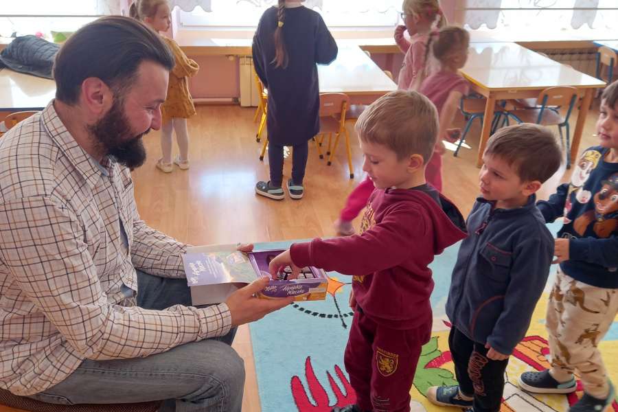 Czytanie_bajki_w_ramach_projektu_ Maly_miś-3-22