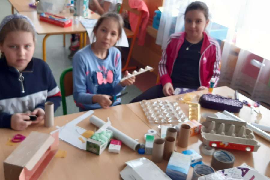 SZALONY ROBOT PRACE PLASTYCZNO –TECHNCZNE UCZNIÓW KLASY 3