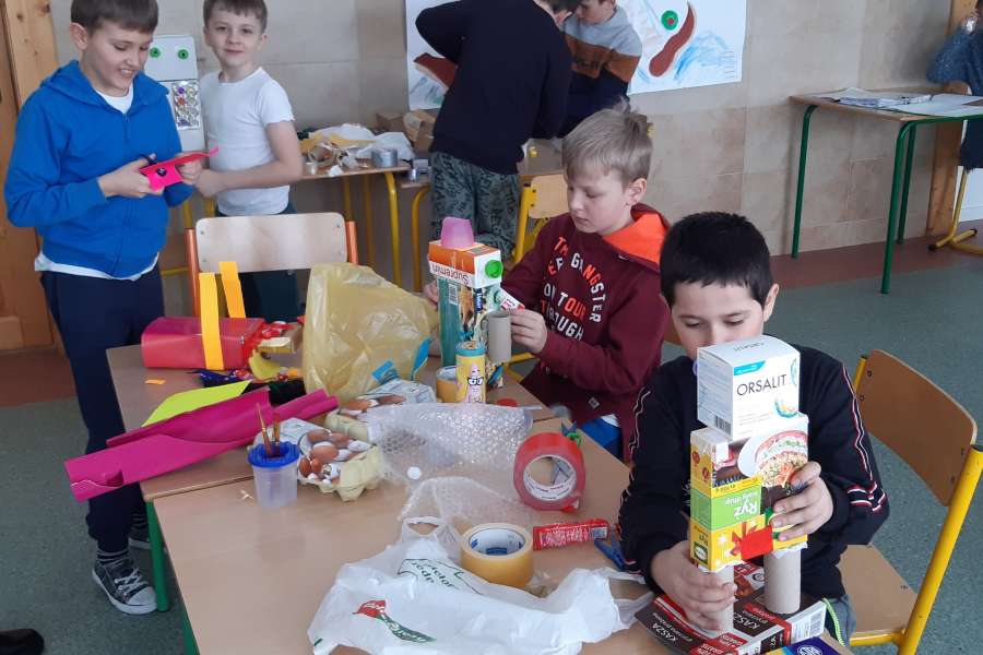 SZALONY ROBOT PRACE PLASTYCZNO –TECHNCZNE UCZNIÓW KLASY 3