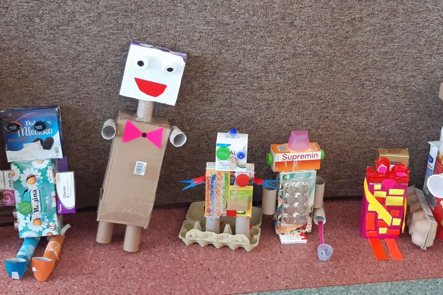 SZALONY ROBOT PRACE PLASTYCZNO –TECHNCZNE UCZNIÓW KLASY 3