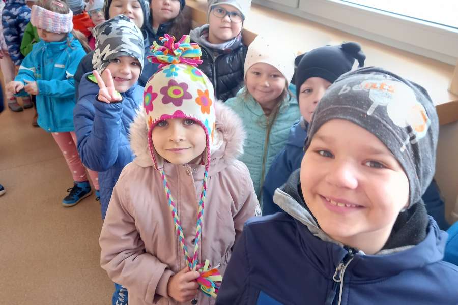 WYJAZD DO KINA " SOKÓŁ" NA SPEKTAKL TEATRALNY PT. 'BAŚŃ O KRÓLOWEJ ŚNIEGU".