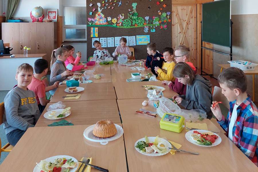 ŚNIADANIE WIELKANOCNE UCZNIÓW KLAS 1-3