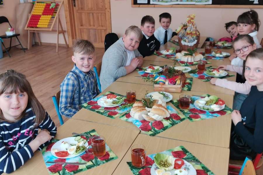 ŚNIADANIE WIELKANOCNE UCZNIÓW KLAS 1-3