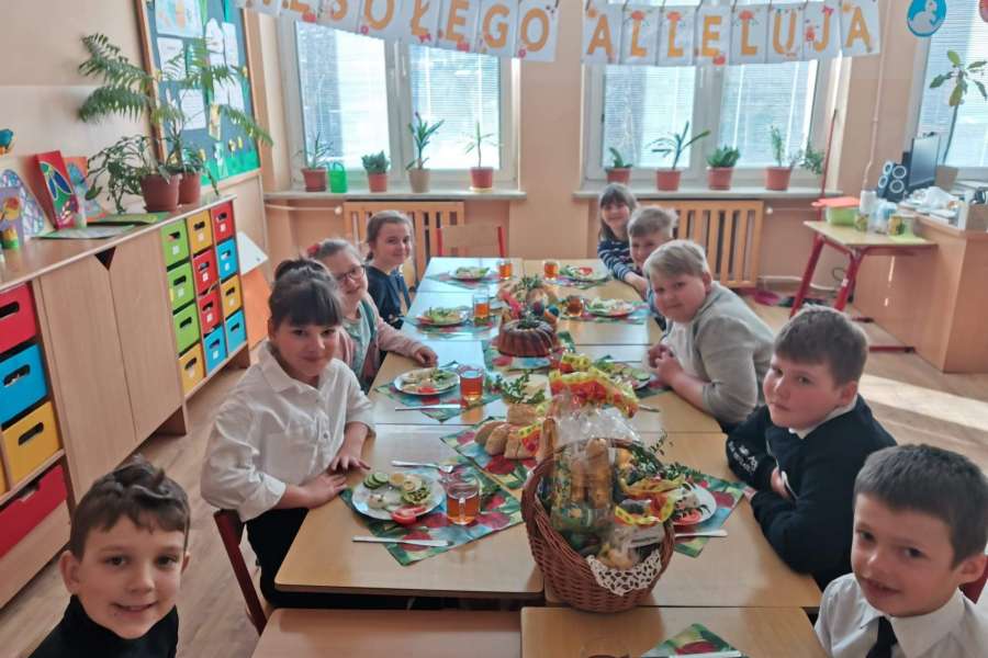 ŚNIADANIE WIELKANOCNE UCZNIÓW KLAS 1-3