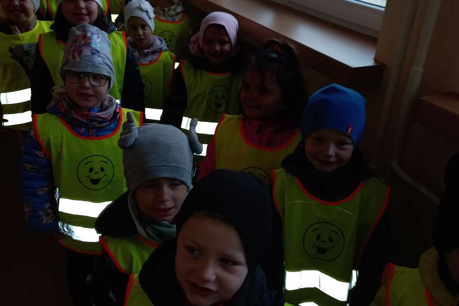 WYJŚCIE NA NAJBLIŻSZE PRZEJŚCIE DLA PIESZYCHPP22