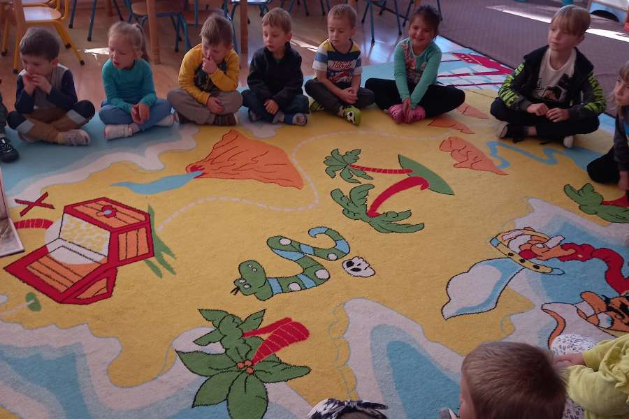 Wizyta drugiej klasy w grupie Krasnoludków