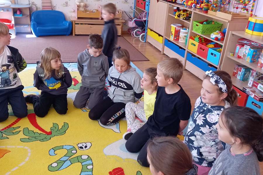 Wizyta drugiej klasy w grupie Krasnoludków