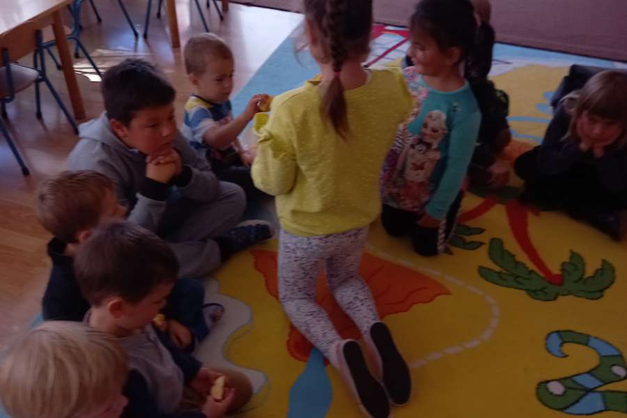 Wizyta drugiej klasy w grupie Krasnoludków