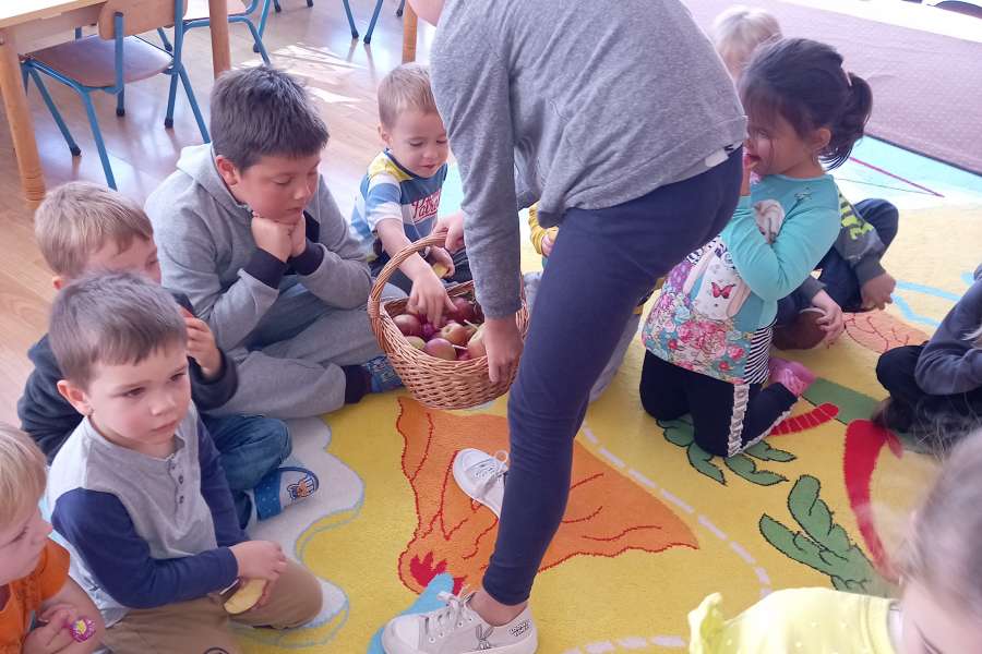 Wizyta drugiej klasy w grupie Krasnoludków