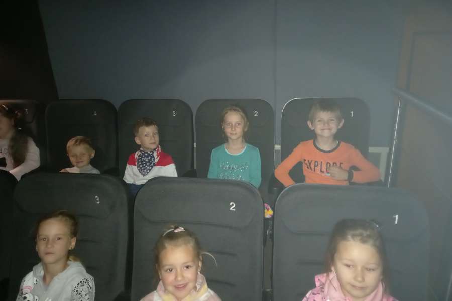 Wyjazd do kina Sokół na przedstawienie teatralne Baśnie Pana Andersena