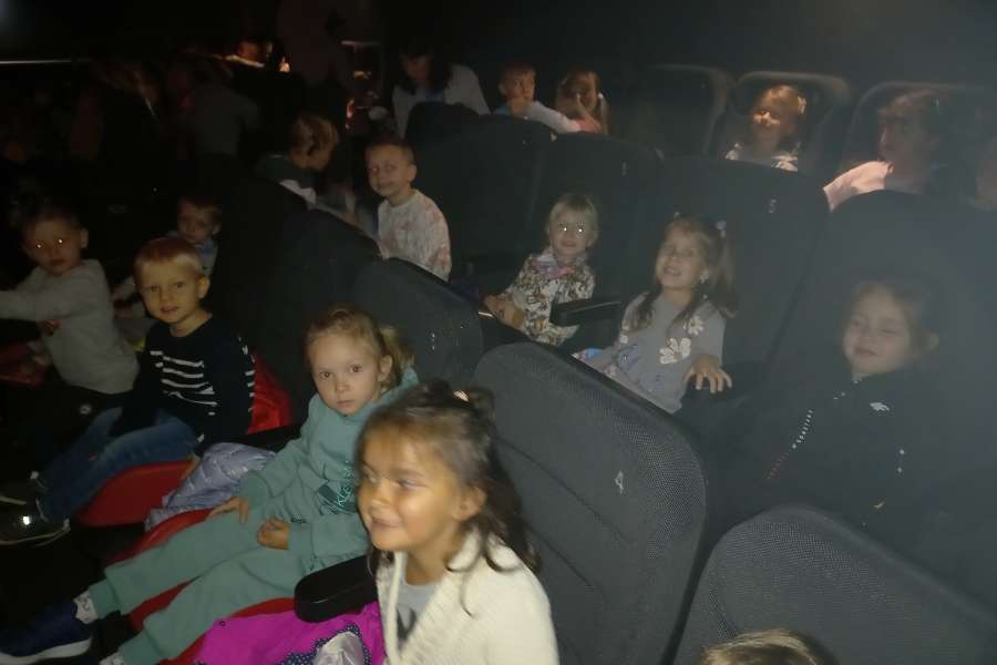 Wyjazd do kina Sokół na przedstawienie teatralne Baśnie Pana Andersena