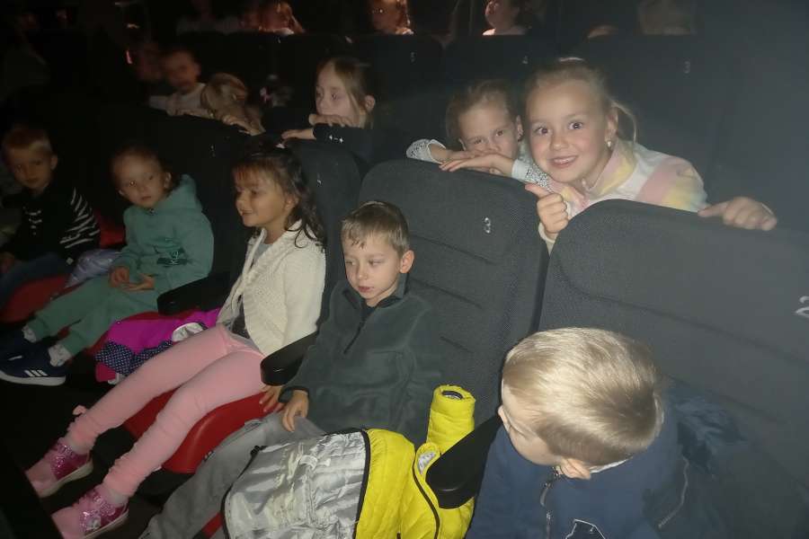 Wyjazd do kina Sokół na przedstawienie teatralne Baśnie Pana Andersena