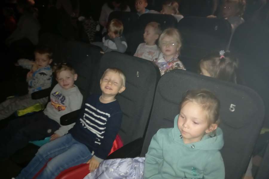 Wyjazd do kina Sokół na przedstawienie teatralne Baśnie Pana Andersena