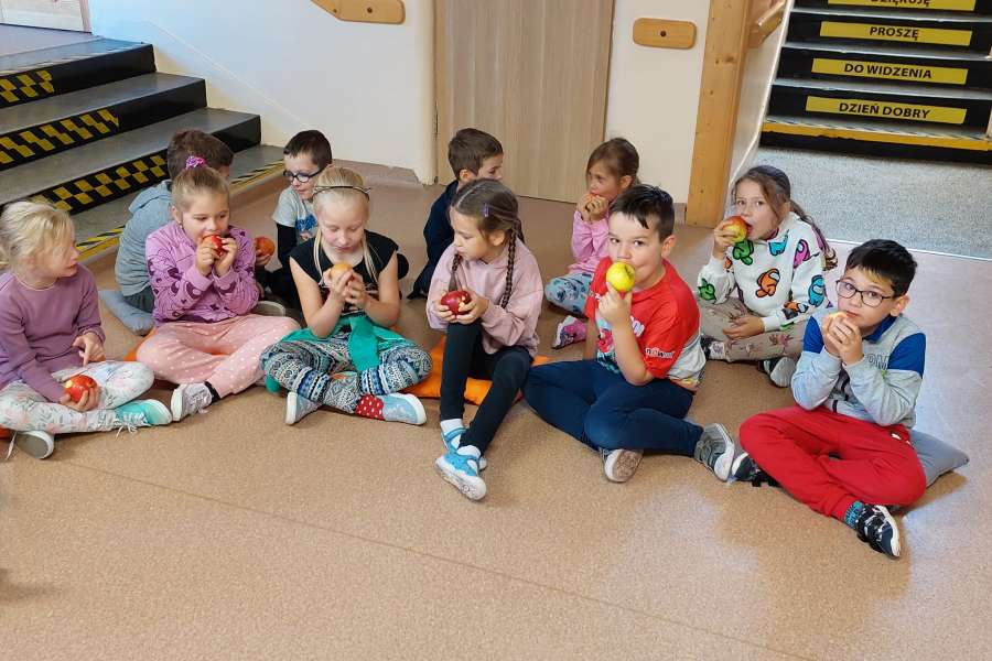 DZIEŃ JABŁKA W KLASACH 1-3