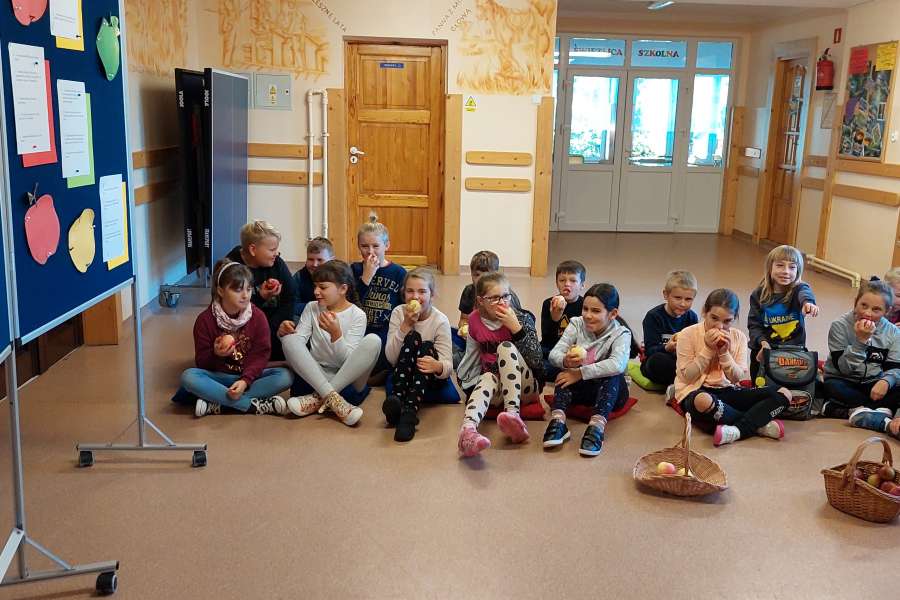 DZIEŃ JABŁKA W KLASACH 1-3