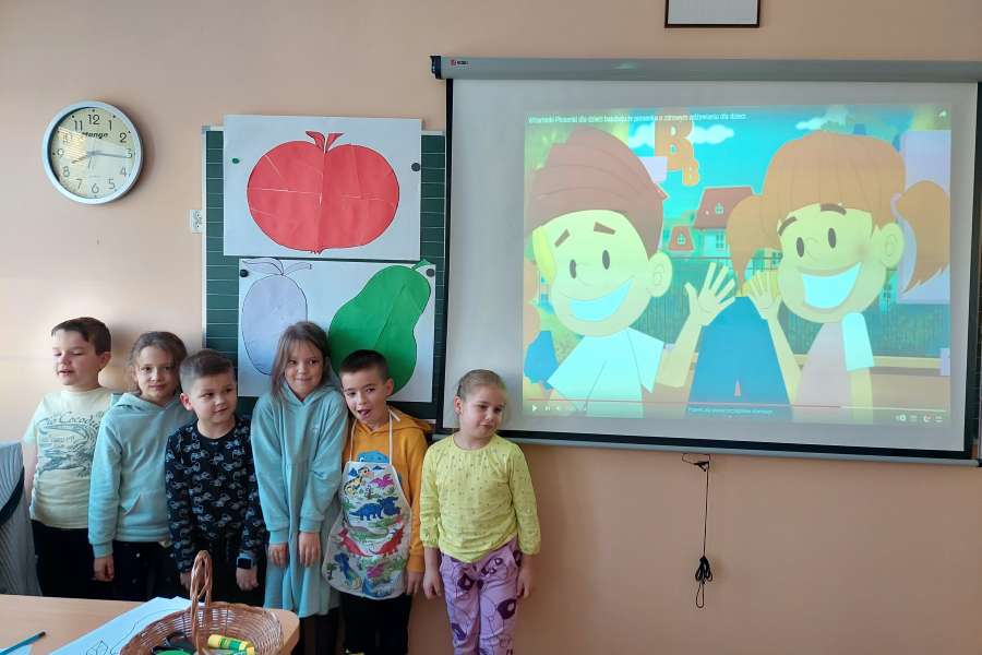 OWOCE ZDROWE I KOLOROWE- ZAJĘCIA W KLASIE 1
