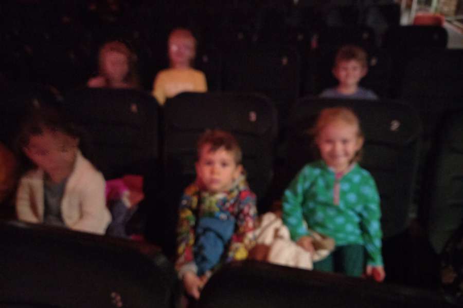 Wyjazd do kina na spektakl teatralny pt. Dorotka po drugiej stronie tęczy