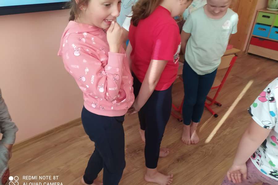 DZIEŃ BEZ SKARPETEK2223