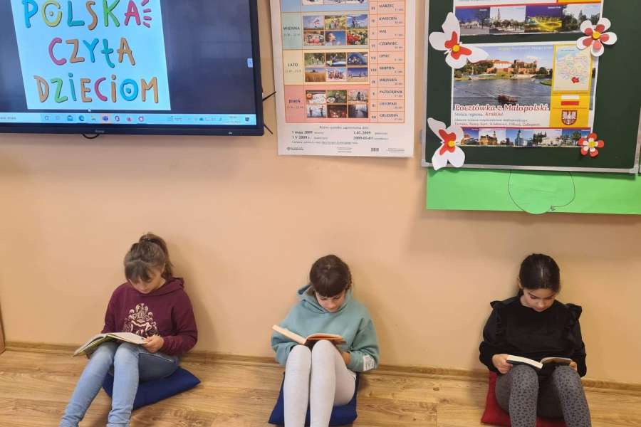 CAŁA POLSKA CZYTA DZIECIOM2223