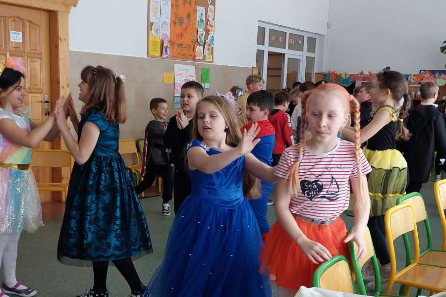 Bal Karnawałowy w klasach I-III