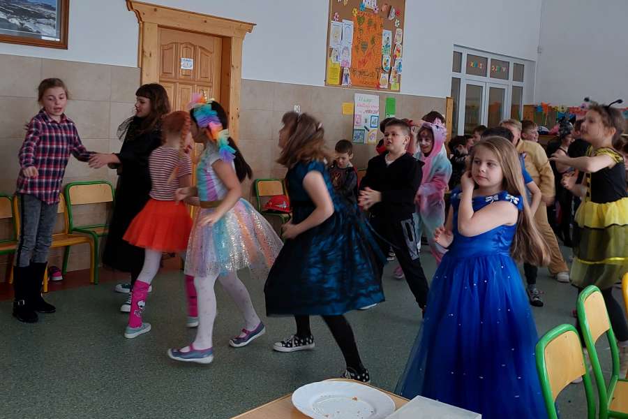 Bal Karnawałowy w klasach I-III