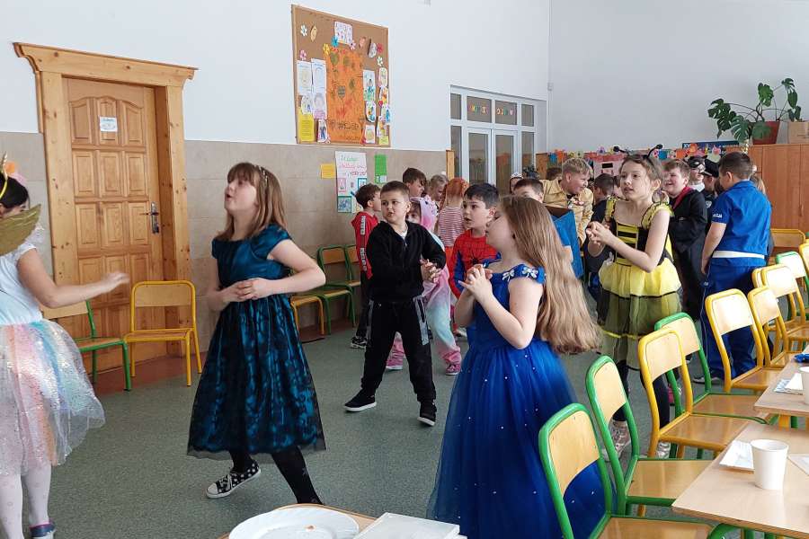 Bal Karnawałowy w klasach I-III