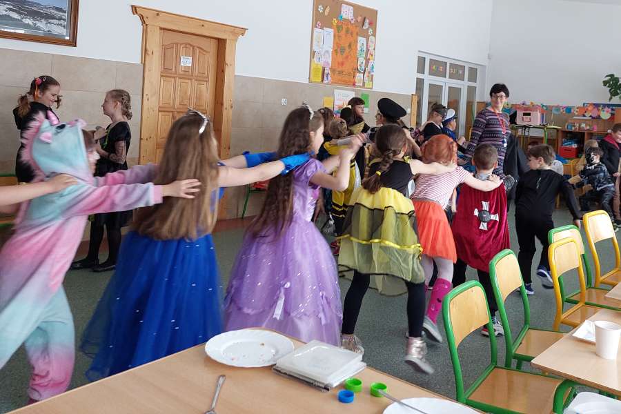 Bal Karnawałowy w klasach I-III