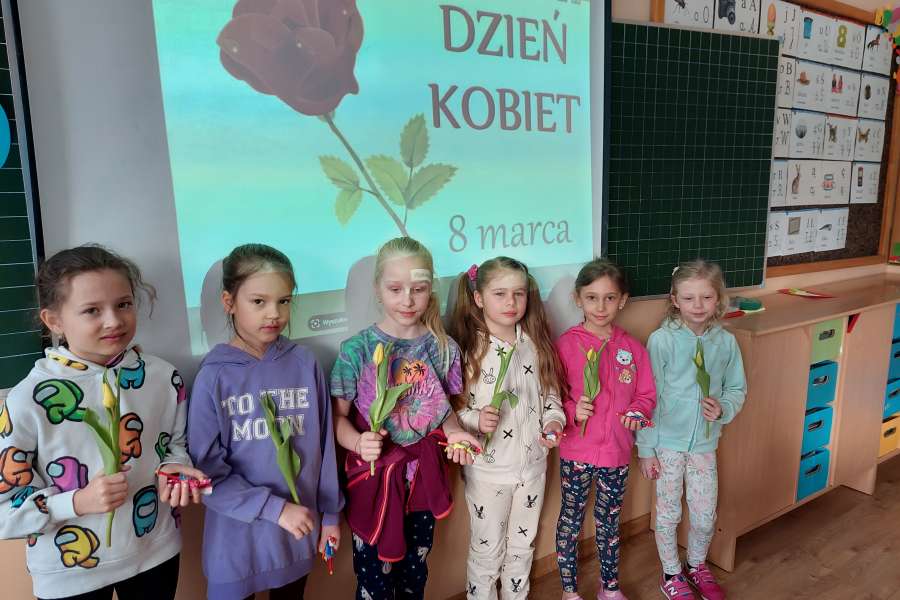 Dzień Kobiet i Dzień Mężczyzn w klasach I-III23