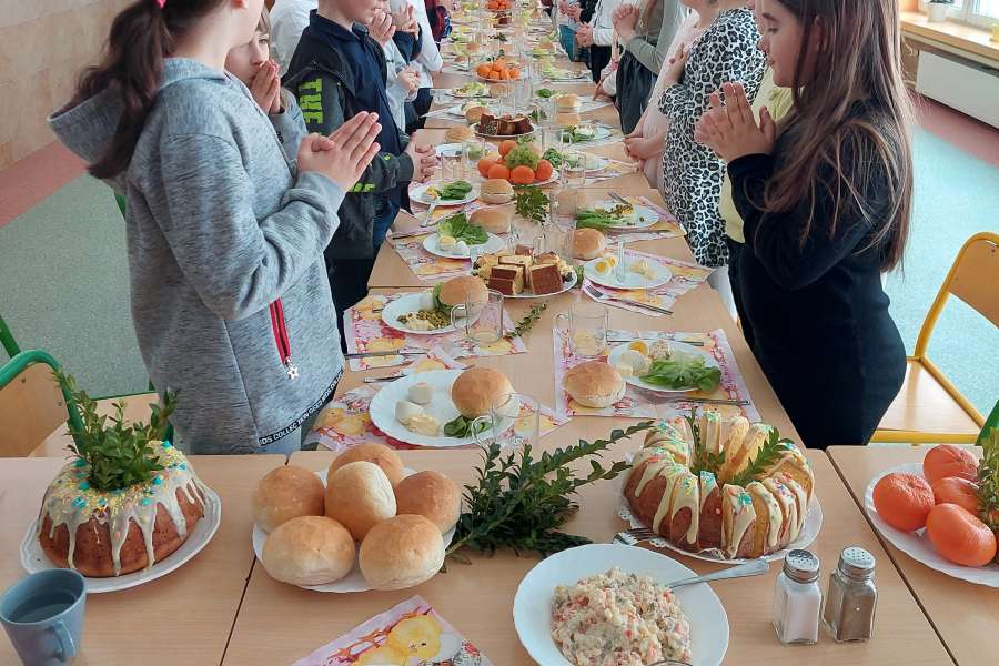 Śniadanie Wielkanocne uczniów klas I -III23