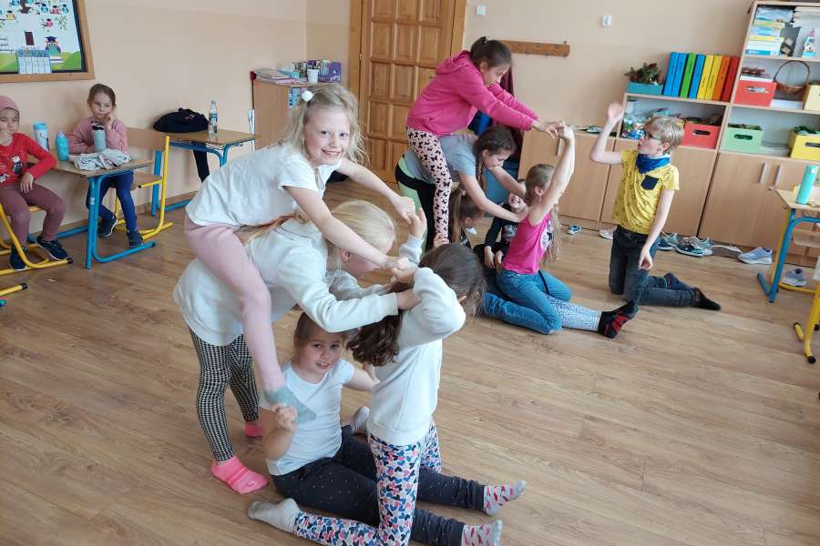 ZAJĘCIA MUZYCZNO -TANECZNYCH