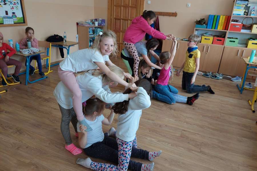 ZAJĘCIA MUZYCZNO -TANECZNYCH