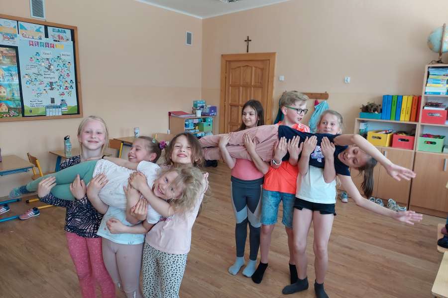 ZAJĘCIA MUZYCZNO -TANECZNYCH