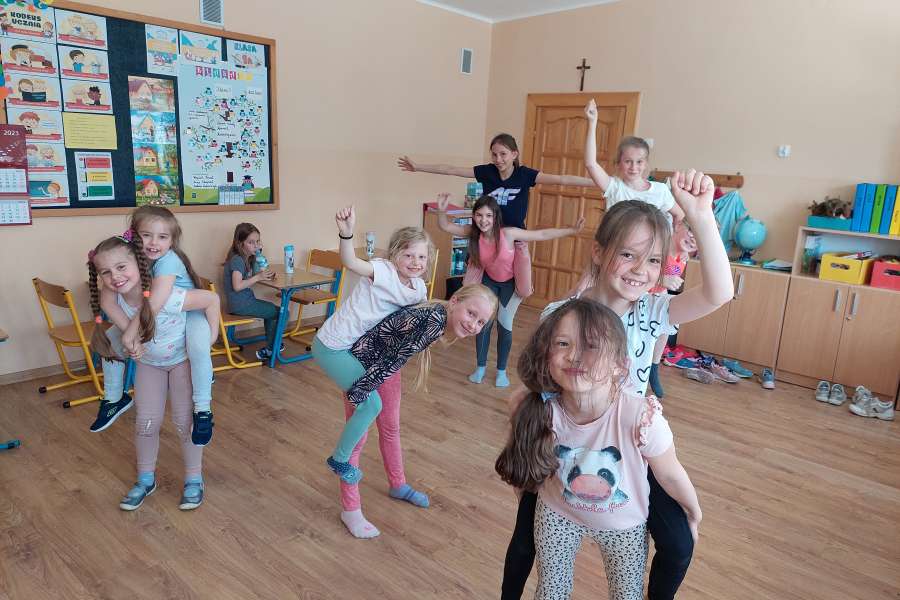 ZAJĘCIA MUZYCZNO -TANECZNYCH