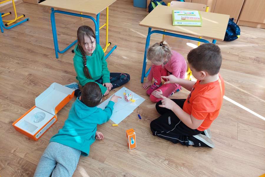 2223-ZAJĘCIA ROZWIJAJĄCE KREATYWNOŚC W KLASIE 1 i 2  Lab przyszłości