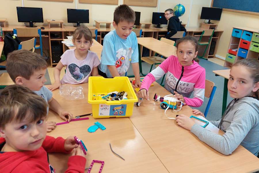 2223-ZAJĘCIA ROZWIJAJĄCE KREATYWNOŚC W KLASIE 1 i 2  Lab przyszłości