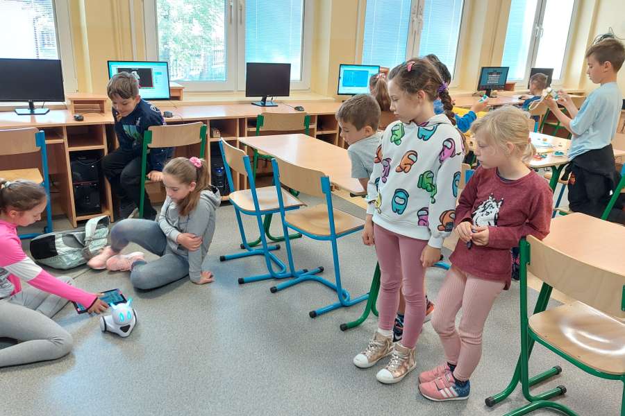 2223-ZAJĘCIA ROZWIJAJĄCE KREATYWNOŚC W KLASIE 1 i 2  Lab przyszłości