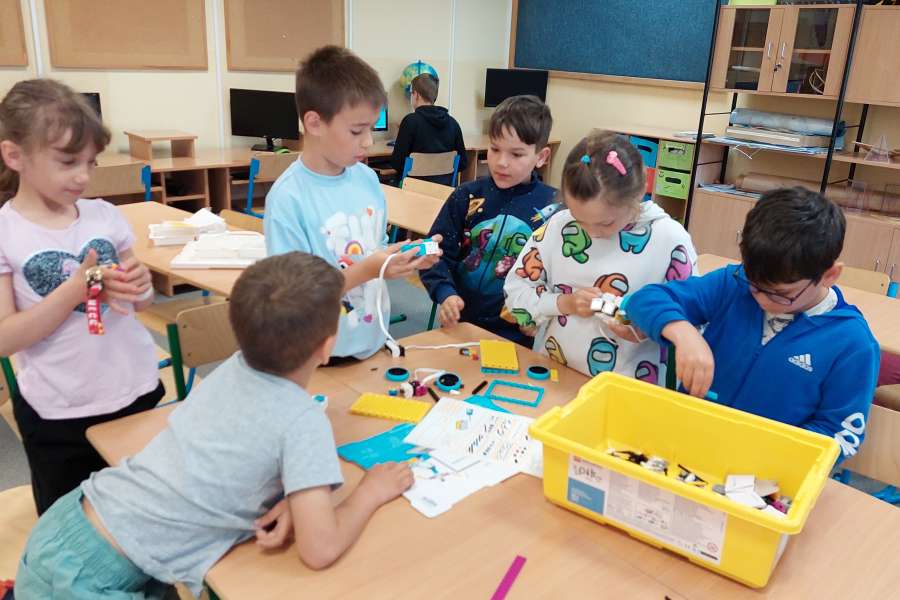 2223-ZAJĘCIA ROZWIJAJĄCE KREATYWNOŚC W KLASIE 1 i 2  Lab przyszłości