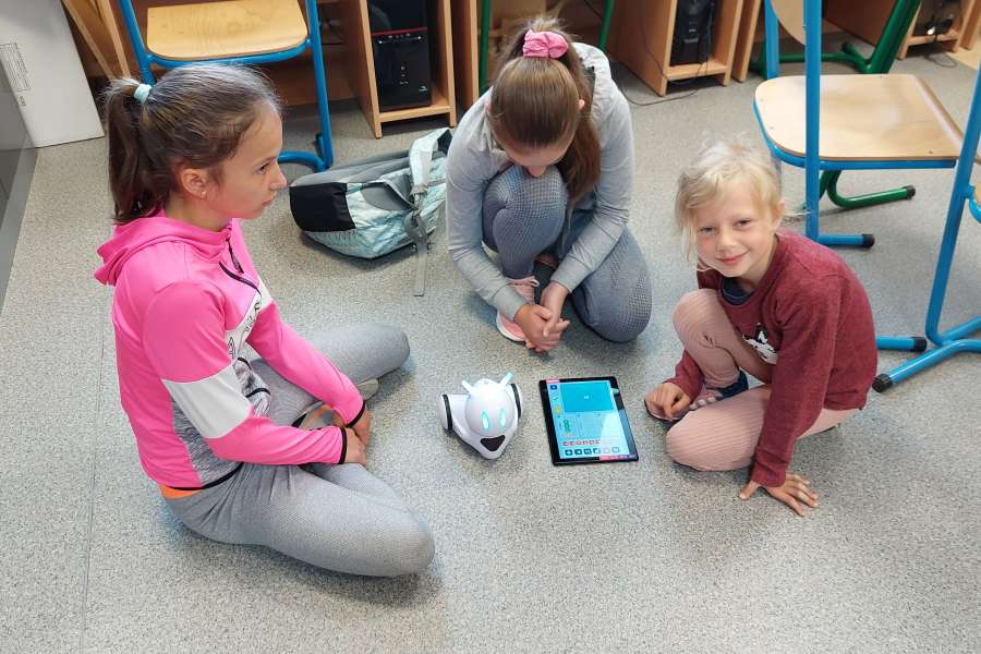 2223-ZAJĘCIA ROZWIJAJĄCE KREATYWNOŚC W KLASIE 1 i 2  Lab przyszłości