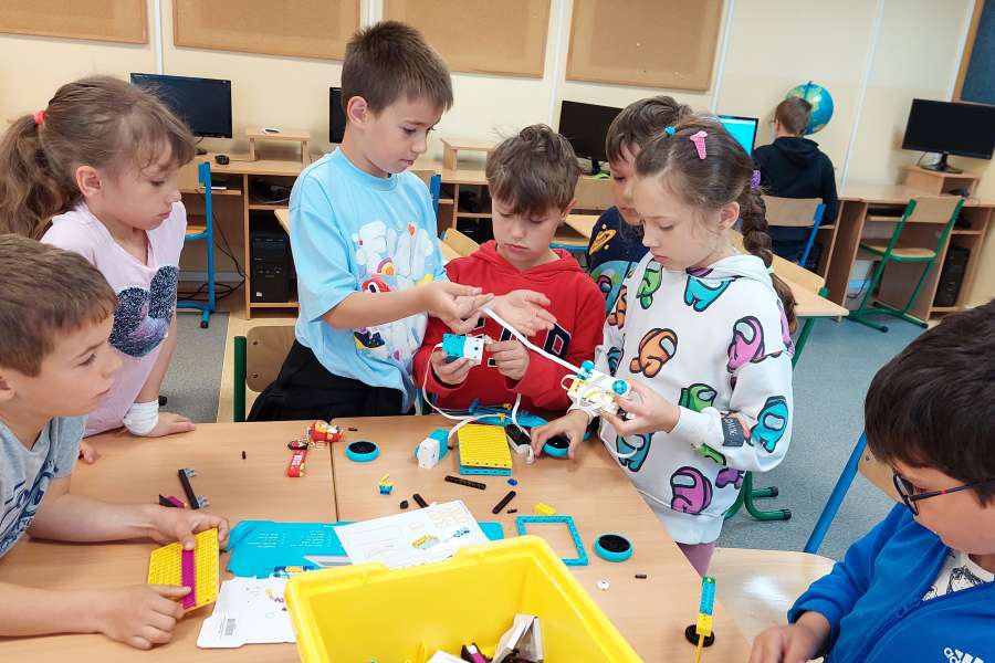 2223-ZAJĘCIA ROZWIJAJĄCE KREATYWNOŚC W KLASIE 1 i 2  Lab przyszłości