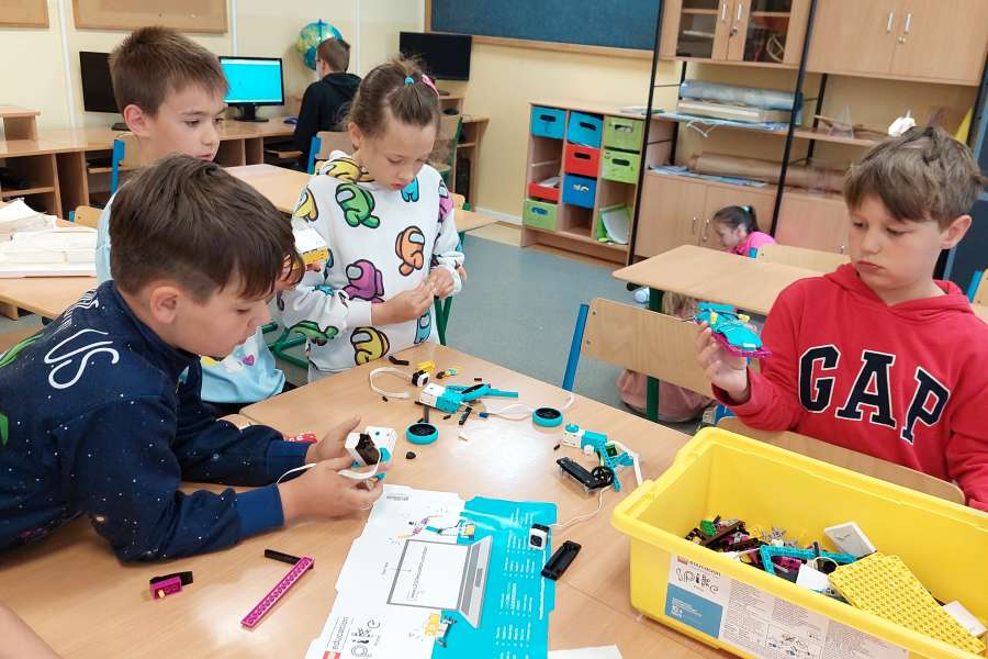 2223-ZAJĘCIA ROZWIJAJĄCE KREATYWNOŚC W KLASIE 1 i 2  Lab przyszłości