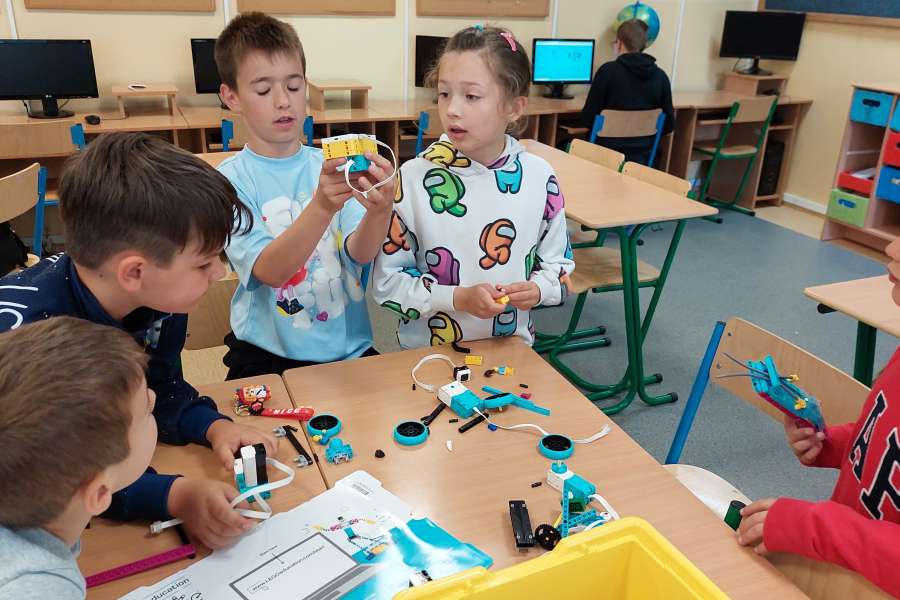 2223-ZAJĘCIA ROZWIJAJĄCE KREATYWNOŚC W KLASIE 1 i 2  Lab przyszłości