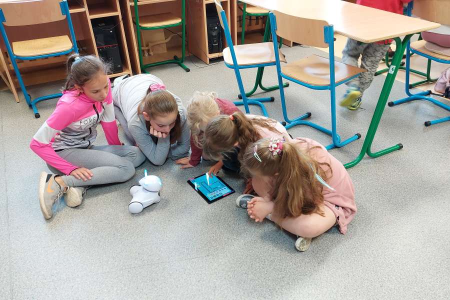 2223-ZAJĘCIA ROZWIJAJĄCE KREATYWNOŚC W KLASIE 1 i 2  Lab przyszłości